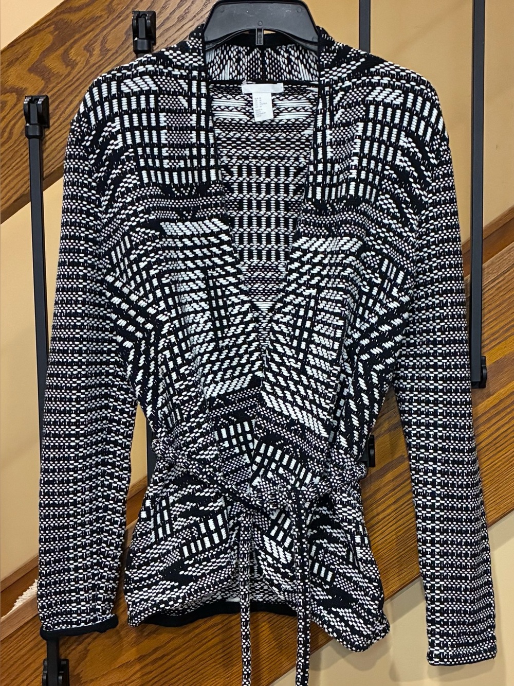 H&M cardigan Sweater Geometric Knit V-Neck Belted black white SZ. M